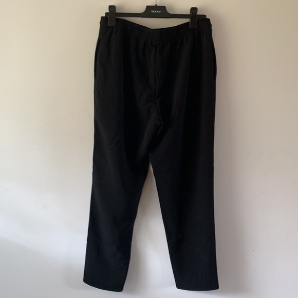 Theory Size 8 Black pull on pant. - Picture 2 of 4